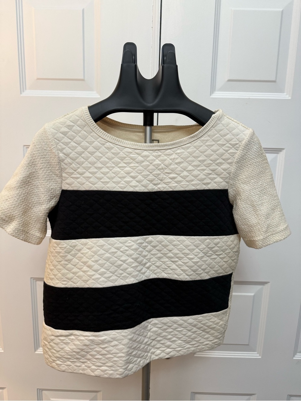jcpenney Cream and Black Quilted Short Sleeve Top